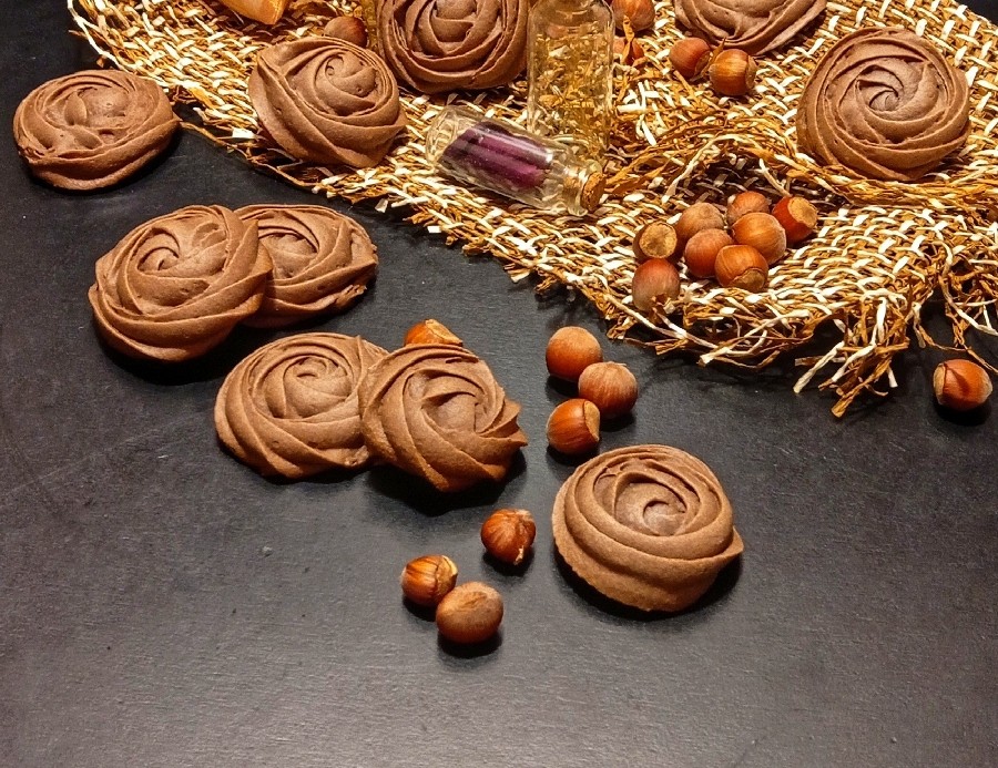 شیرینی شکلاتی گل رز بدون کره
