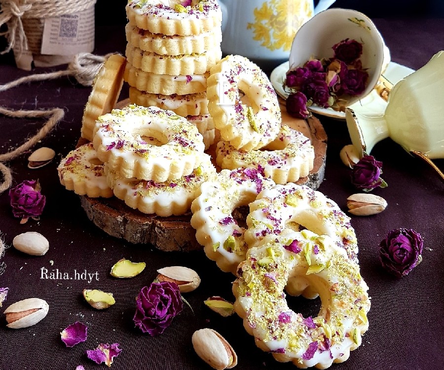 شیرینی رینگ پسته وشکلات