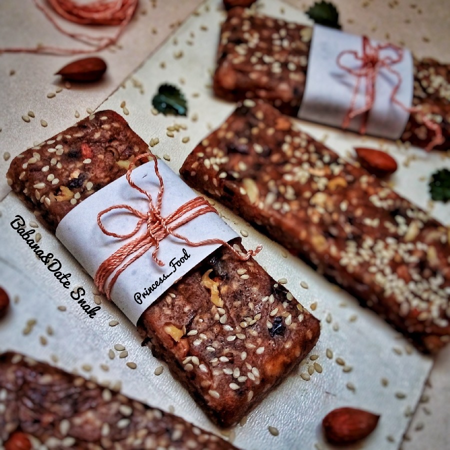 اسنک موز و خرما