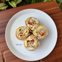 عکس طرز تهیه ساندویچ رنگی با تخم مرغ برای صبحانه 