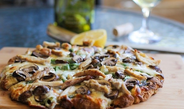 پیتزا مرغ و قارچ (کاری)