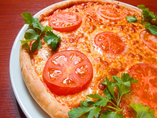 عکس پیتزا گوجه فرنگی 