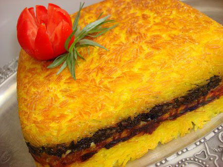 ته چین آلو و اسفناج با مرغ