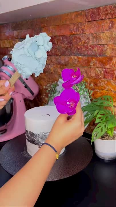 دیزاین کیک با گل طبیعی