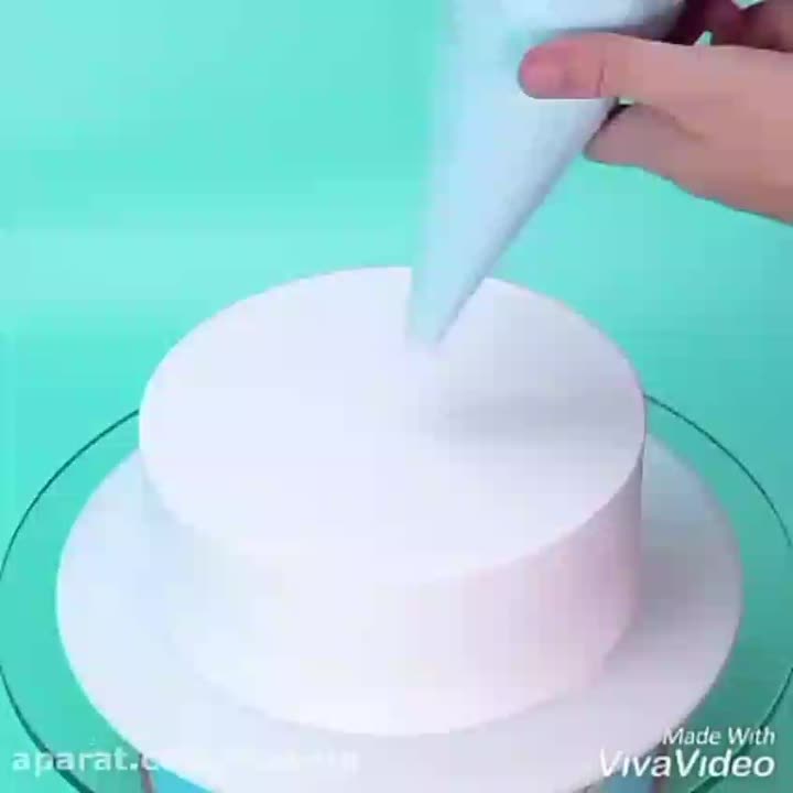 سلام من اومدم با تزئین کیک اگه خوشت اومد لایک کن