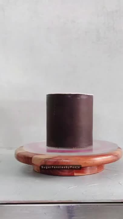 کیک دو طبقه فوندانتی