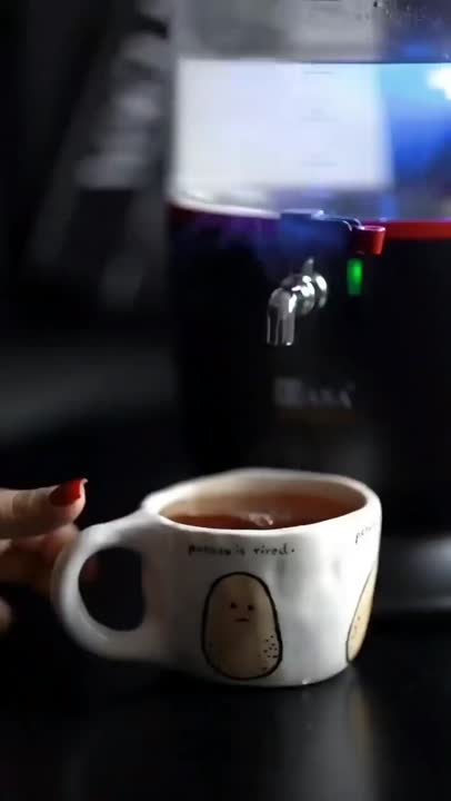 کیک شکلاتی دوستان عزیز، تمام مواد لازمش رو داخل فیلم گفته خیلی خوشمزه اس حتمأ امتحان کنید ❤️❤️❤️