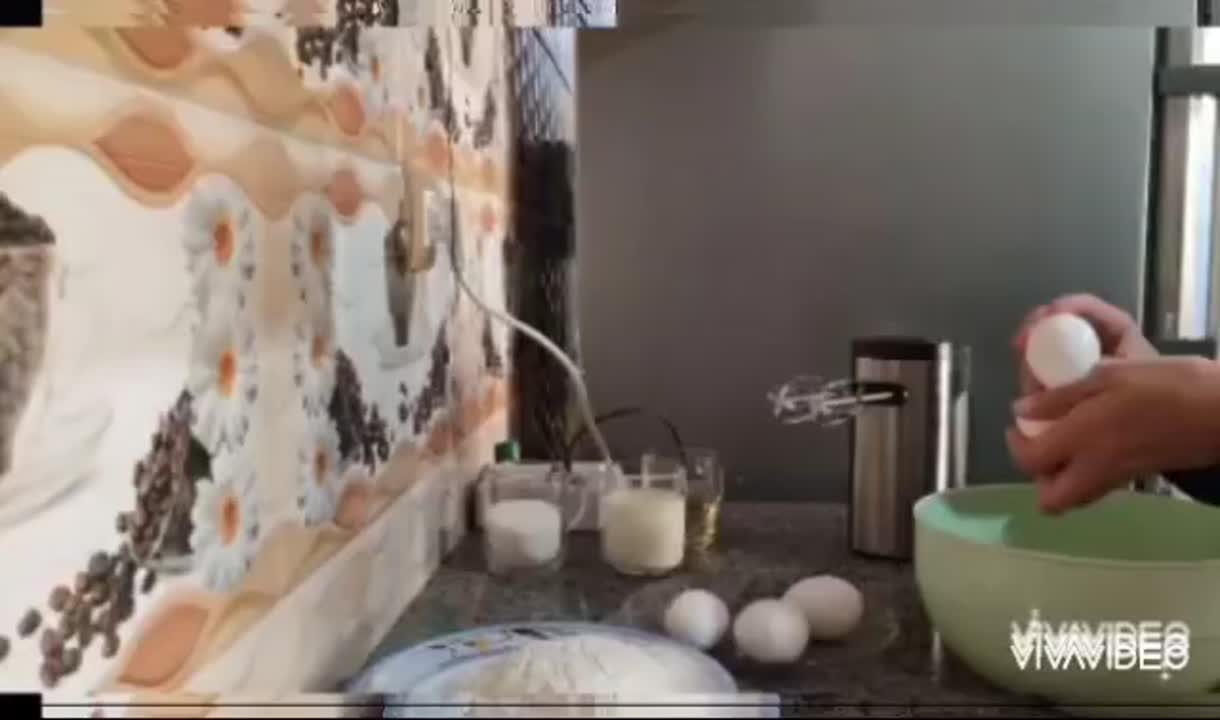 کیک اسفنجی با سس کاکاکویی