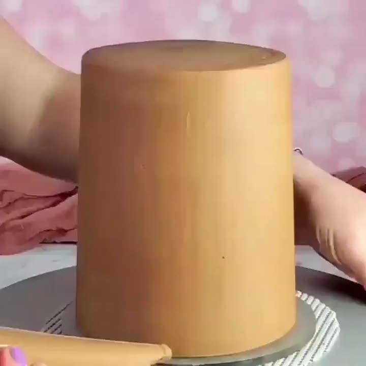 کیک تولد با تم کاپ کیک های ریزه میزه ???