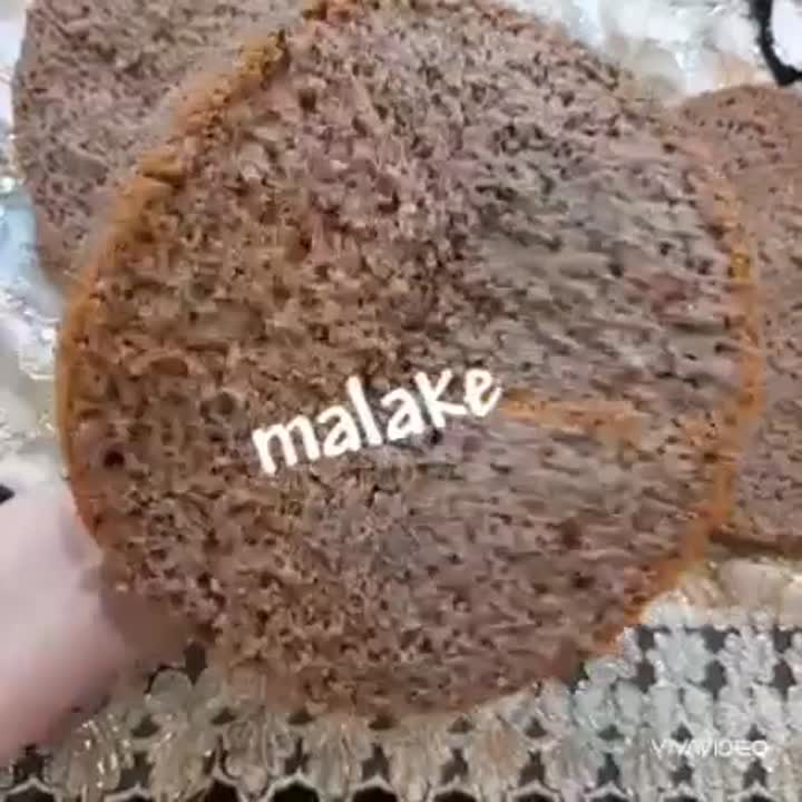 فیلینگ گذاری کیک شکلاتی