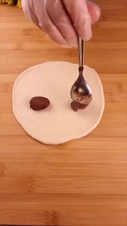 چند مدل پیچیدن خمیر زیبا