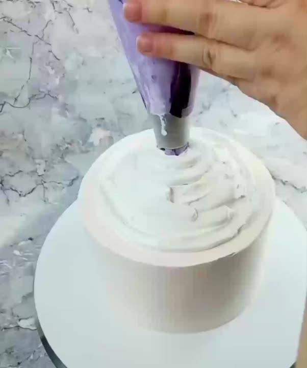 تزئین کیک کار خودم نیس?