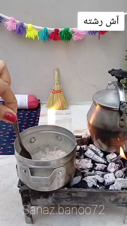 بفرمایید آش رشته 