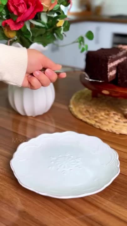 کیک شکلاتی بی بی