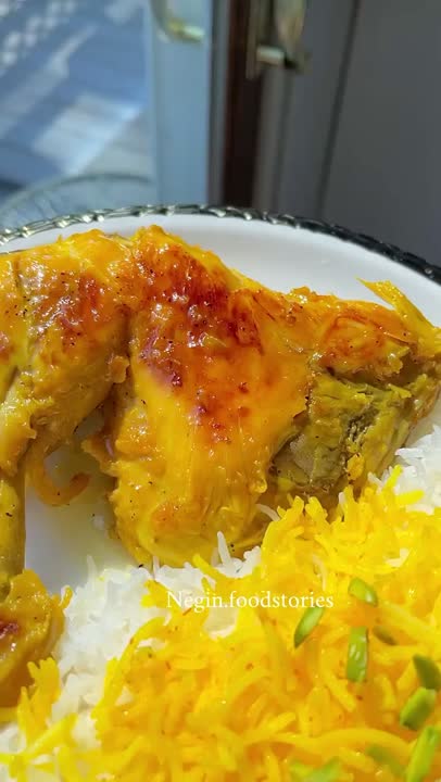 مرغ زعفرانی با سس