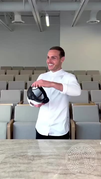 Big chocolate.      شکلات سازی