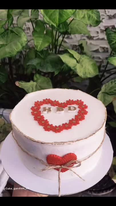 کیک شکلاتی بافیلینگ موزوشکلات ?