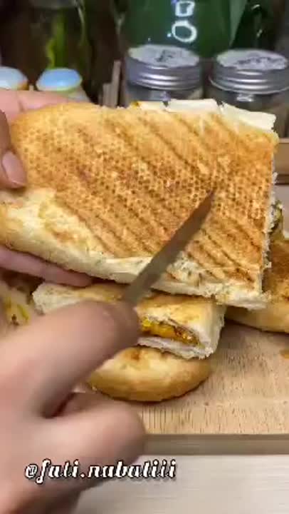 ساندویچ مرغ و پنیر ?