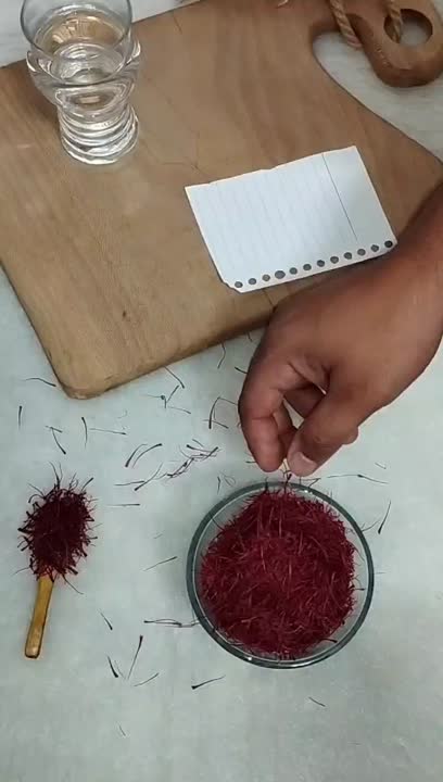 رنگدهی زعفران تنها با یک پر