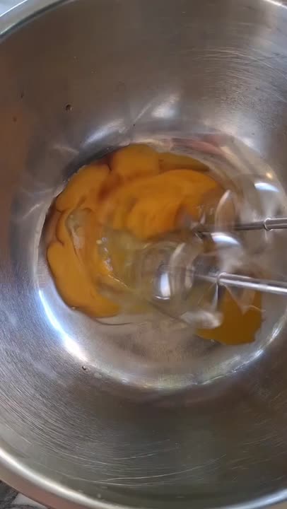 پنکیکِ خودم پز ( برای اولین بار با کمک خیلی زیاد مامان جون )