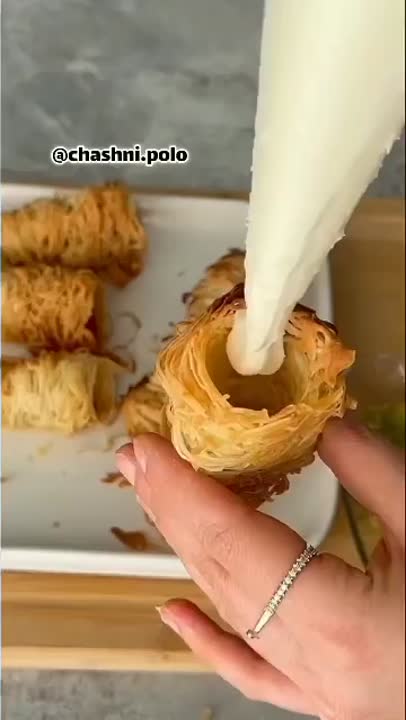 دسر کرم‌دار  