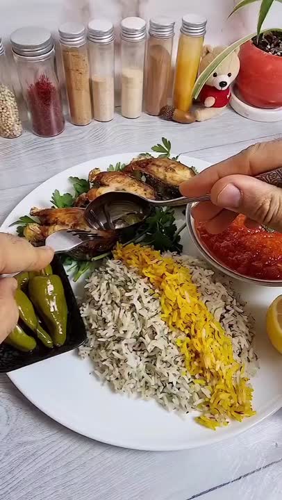 ماهی سرخ شده با سس دقوس 