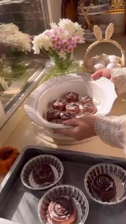 رول دارچینی شکلاتی  