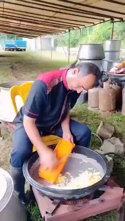 پخت غذای مراسم گیلانی....