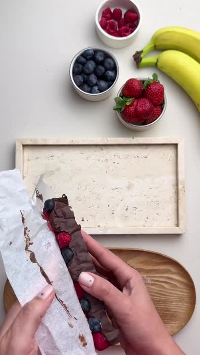 ترکیب شکلات و میوه