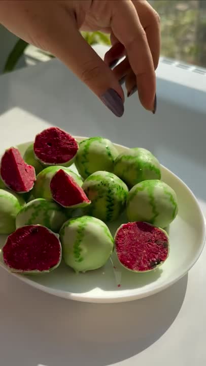  ♡.شیرینی یلدا.♡              ^•_•^               