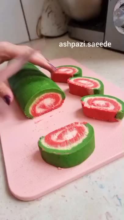 فقط با دو ماده این رولت یخچالی رو درست کن  