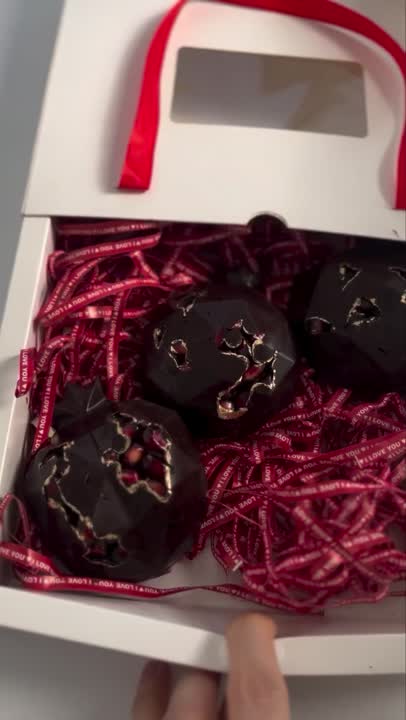 انار شکلاتی