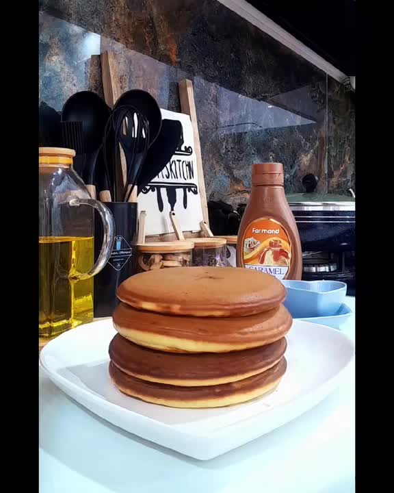 پنکیک تپلی با سس کاکائو و کارامل?فالو کنید فالو میشین عزیزان