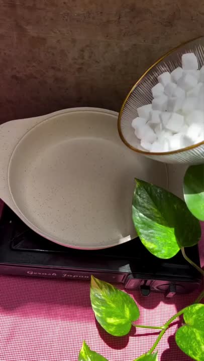 قند شیری زعفرانی 