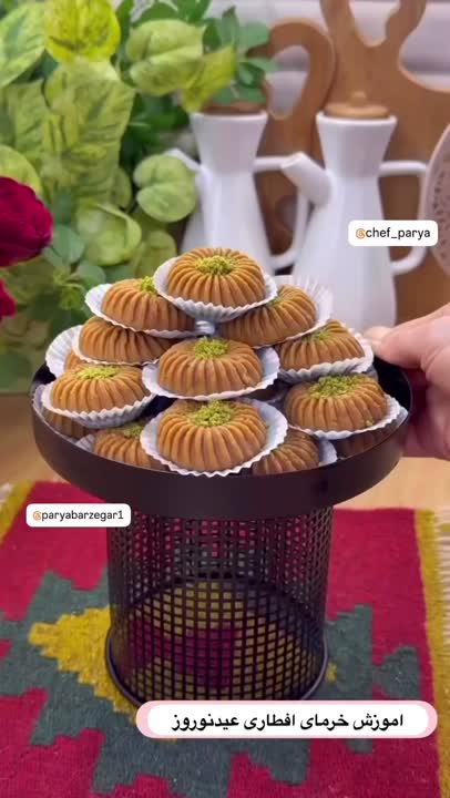 شیرینی با فیلینگ خرما 