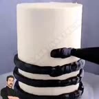 تزئین کیک با خامه سیاه