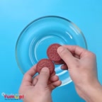 چیز کیک و تزئین بیسکوئیت