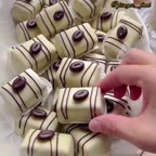 شکلات بیسکوییتی با دیزاین قهوه